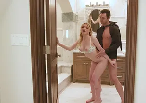 Má buồn rầu vì cậu con trai nghiện tình dục nhưng tình cờ người phụ nữ hàng xóm cũng vậy