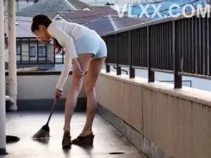 Xxx cô chị gái chân dài lâu ngày mới về - tsumugi akari