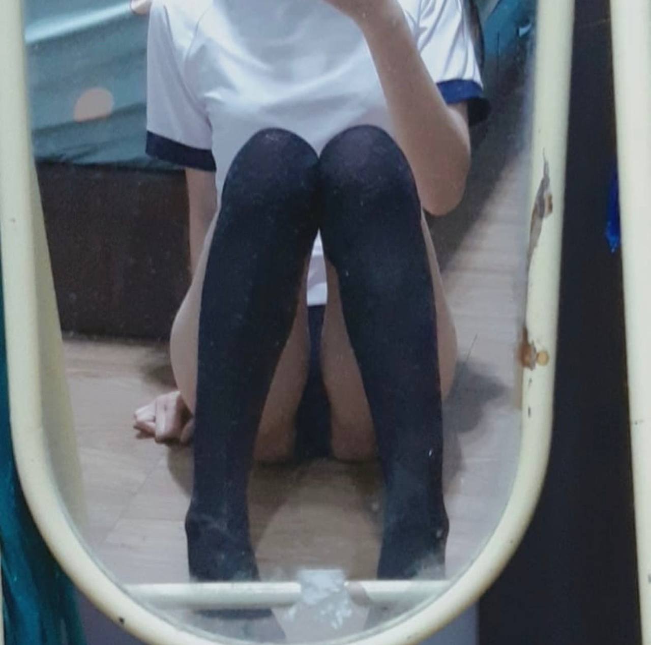 Bố dượng khốn nạn và hai cô con gái xinh đẹp