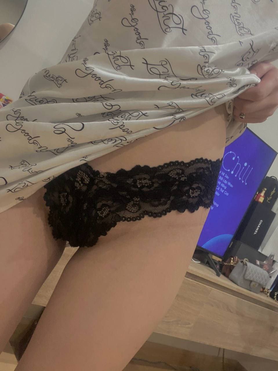 Sau khi ăn lẩu, tôi đã gặp được một người nổi tiếng ở Thượng Hải vào năm 2001~ Cô giáo mẫu giáo lụa đen giỏi nhất đang trong thời kỳ rụng trứng, cô ấy vui mừng đến mức hét lên...